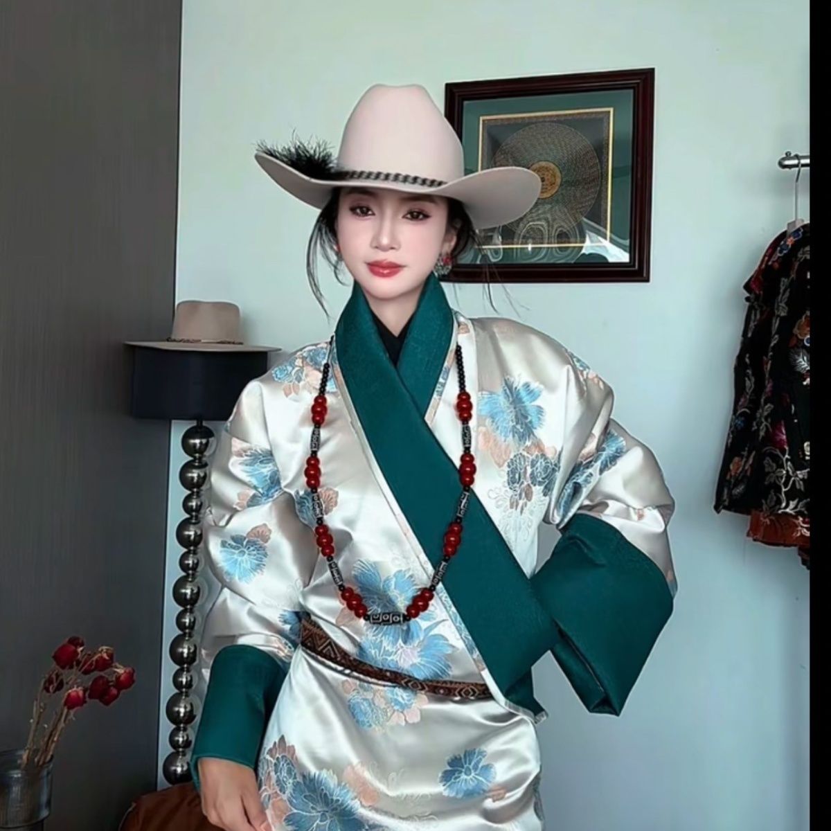 Ethnic Fashion Shoot - زي نسائي بوذي تبتي جديد على