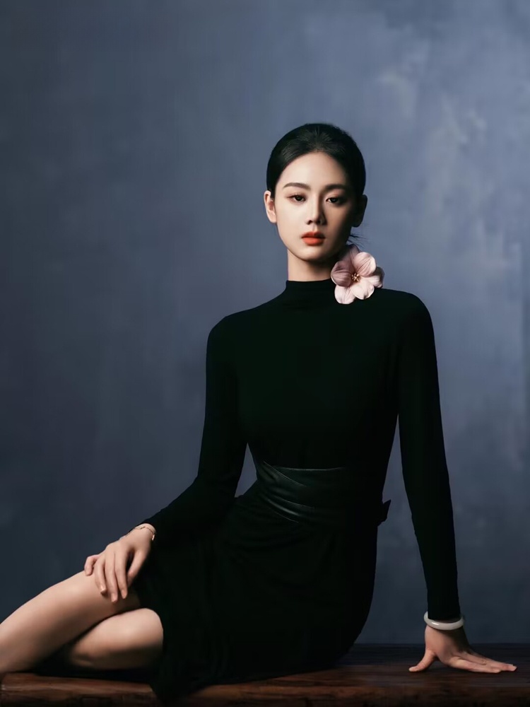 Ethnic Clothing & Online Fashion Store Khaadi Us - فستان تصوير فوتوغرافي أسود بسيط وعصري