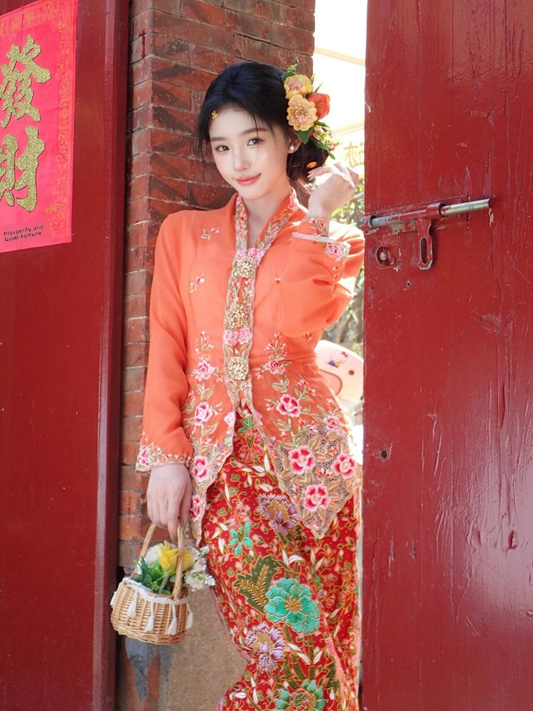Ethnic Clothing & Online Fashion Store Khaadi Us - طقم ملابس نسائية تقليدية من قبيلة