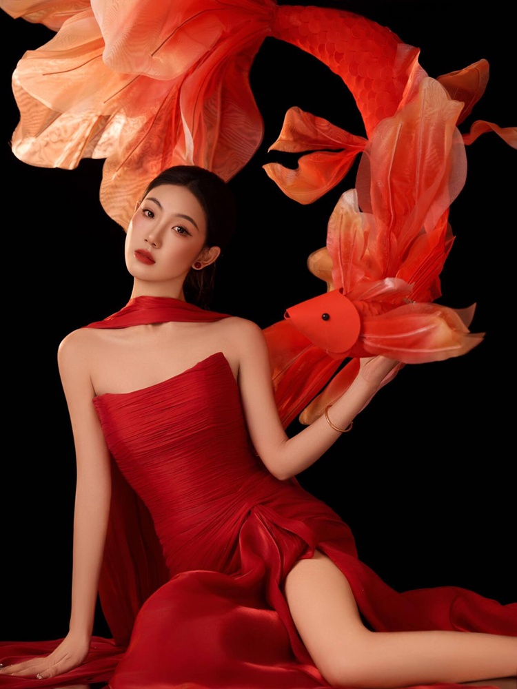 فستان أحمر على الطراز الصيني ل - مراجعة Ethnic Fashion Shoot وسعره